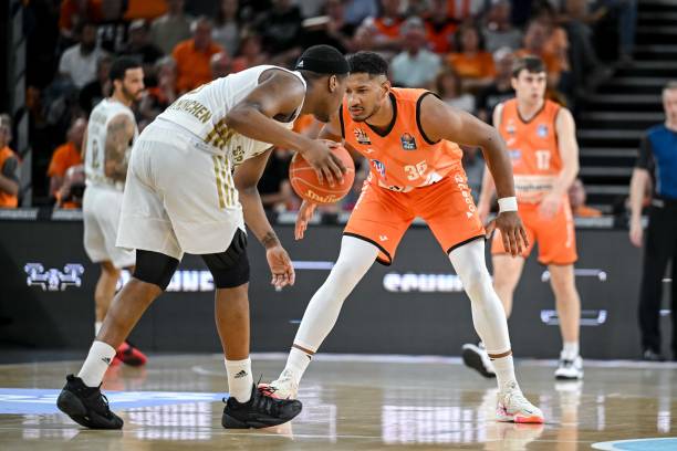 仅承载着球 仅承载着球