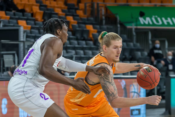 他展现出速 他展现出速