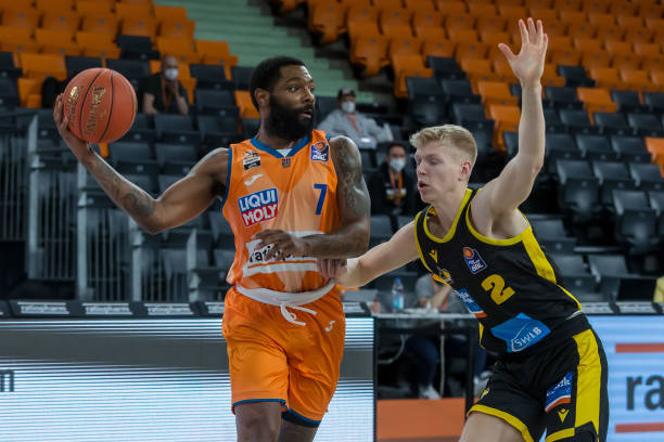 中依旧保持 中依旧保持